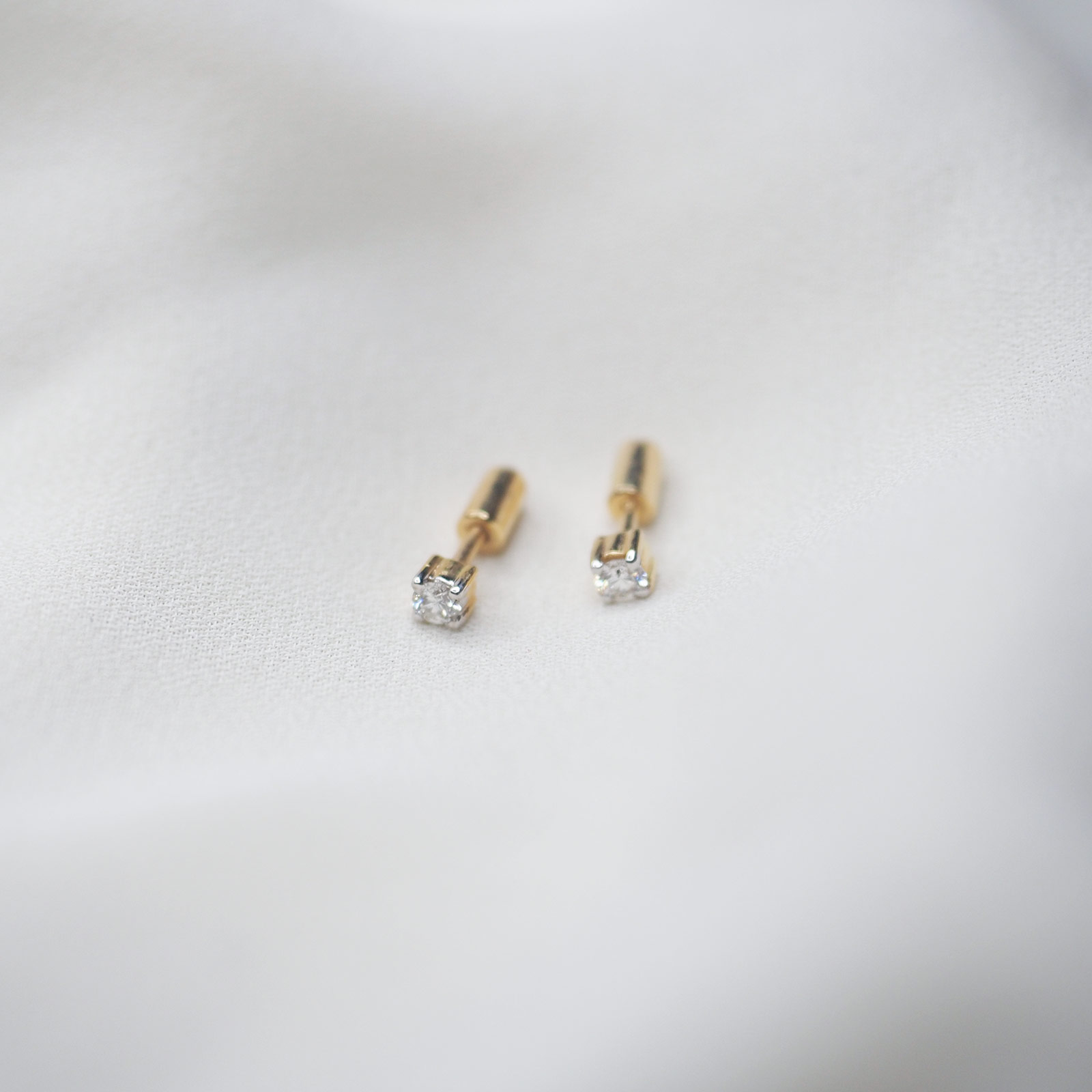 Gazer Stud Earrings in Gold – LILY-vietvuevent.vn