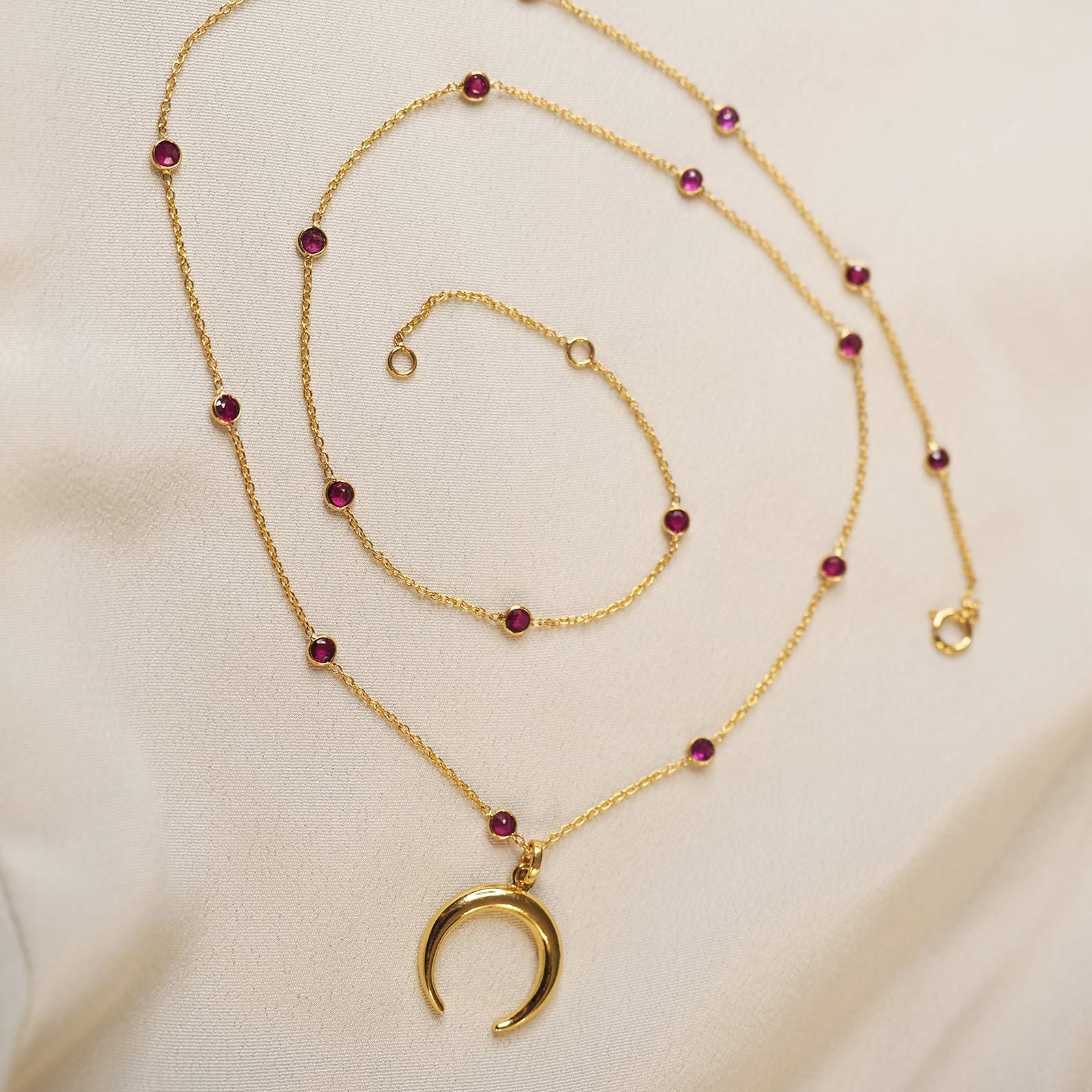 Gold Necklace Trend 2019 Ruby Low Tide Chain Necklace 18K
